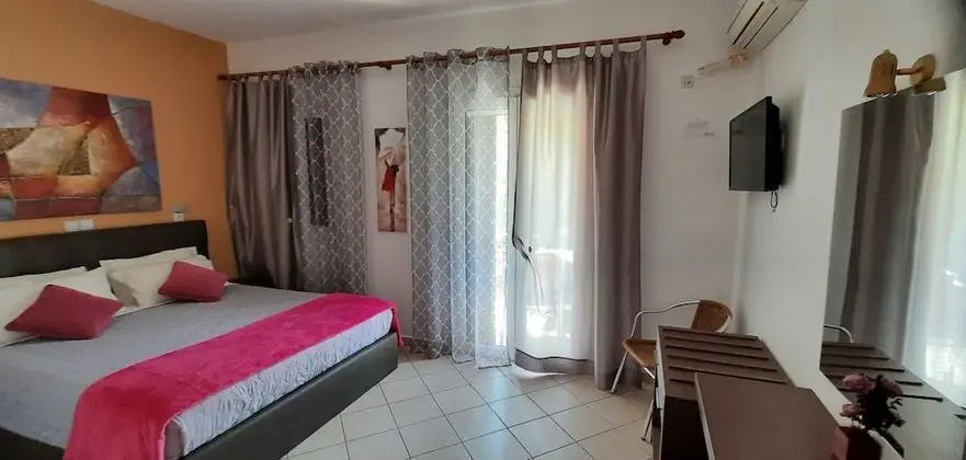 Apart Daire, 1 Büyük (Queen) Boy Yatak ve Çekyat