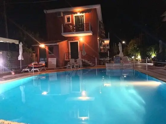 Apart Daire, 1 Büyük (Queen) Boy Yatak ve Çekyat