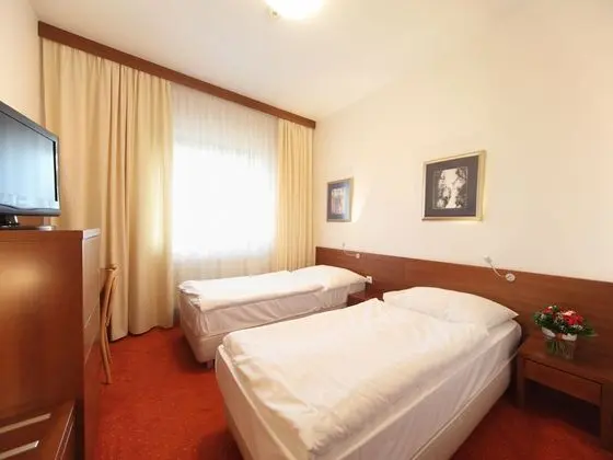 Standard Oda, 2 Tek Kişilik Yatak, Tepe Manzaralı