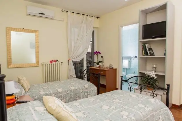 Comfort Tek Büyük veya İki Ayrı Yataklı Oda