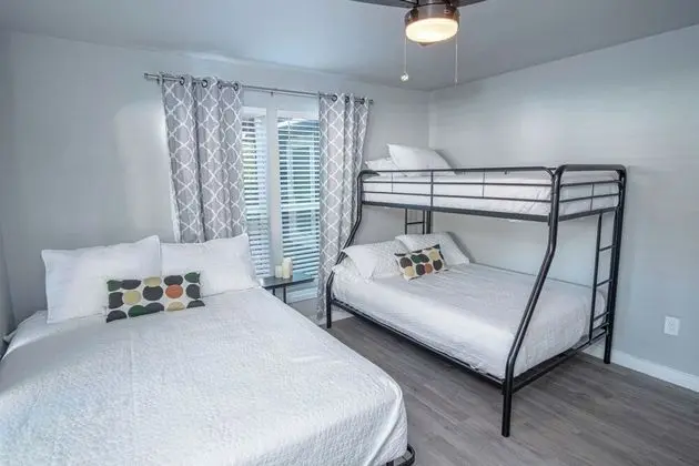 Ev (4 Bedrooms)
