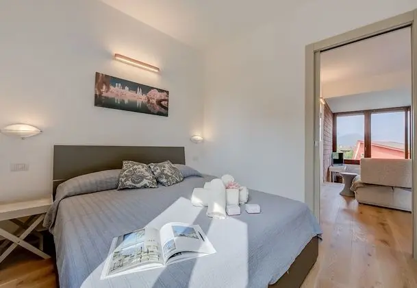 Standard Apart Daire, Birden Çok Yatak, Dağ Yamacı (The Stylish Flat With Lake View)