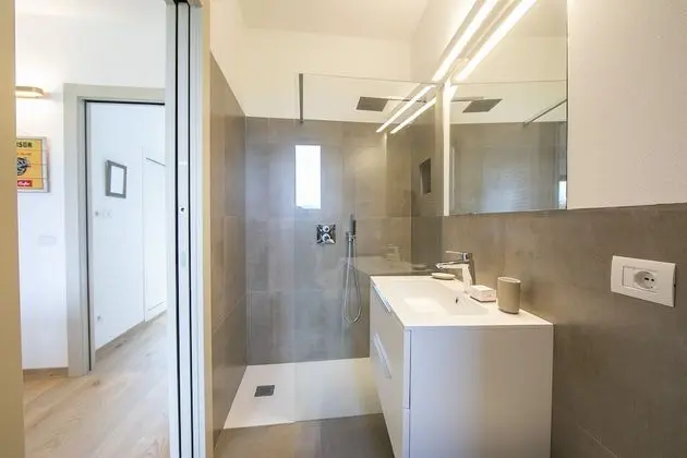 Standard Apart Daire, Birden Çok Yatak, Dağ Yamacı (The Stylish Flat With Lake View)