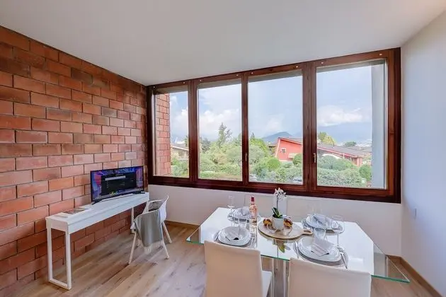 Standard Apart Daire, Birden Çok Yatak, Dağ Yamacı (The Stylish Flat With Lake View)