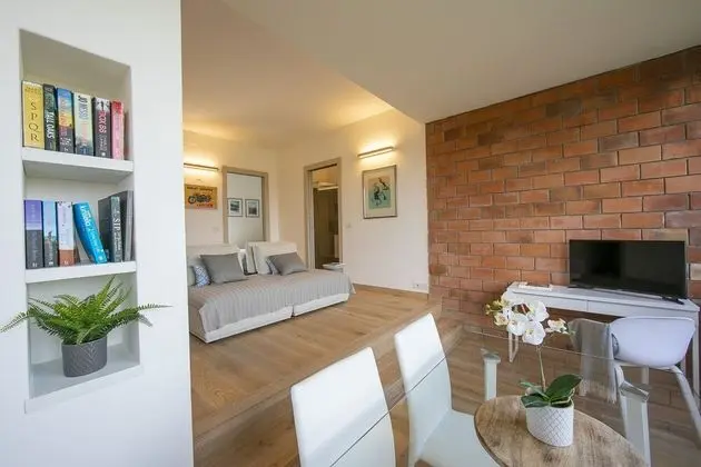 Standard Apart Daire, Birden Çok Yatak, Dağ Yamacı (The Stylish Flat With Lake View)