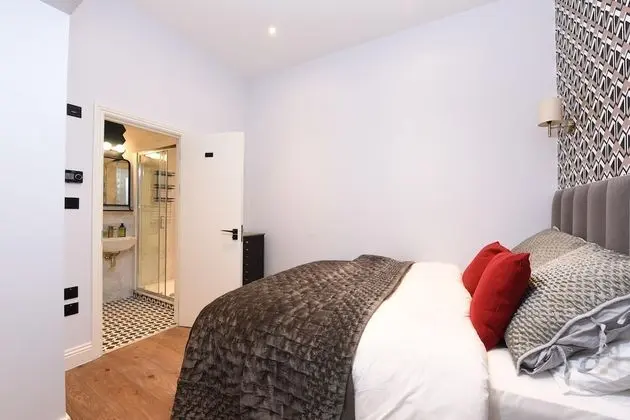 Vauxhall Bridge Deluxe Apartment