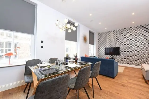 Vauxhall Bridge Deluxe Apartment