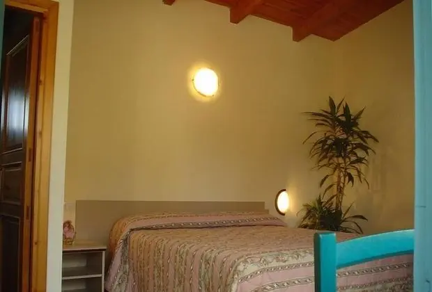 Basic Tek Büyük Yataklı Oda, Sigara İçilebilir, Bahçe Manzaralı