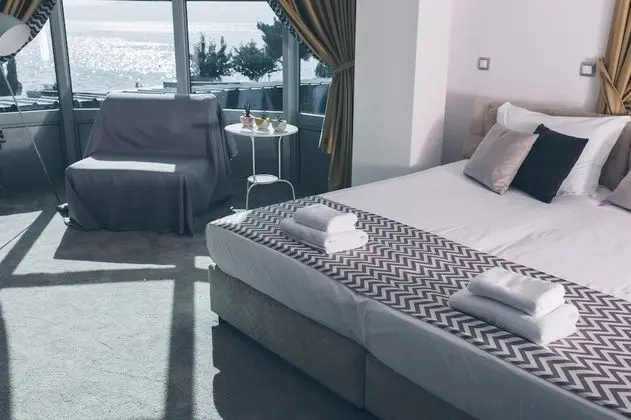 Superior Tek Büyük veya İki Ayrı Yataklı Oda