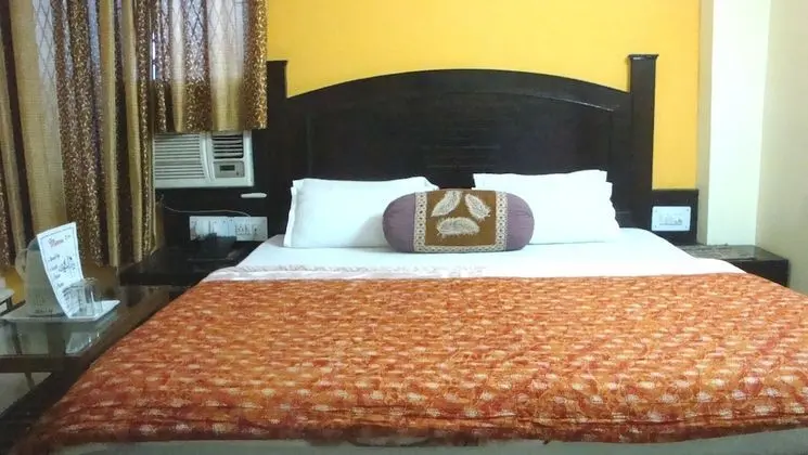 Deluxe Tek Büyük Yataklı Oda ( A/C )