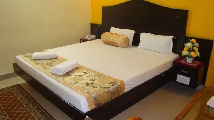 Deluxe Tek Büyük Yataklı Oda ( A/C )