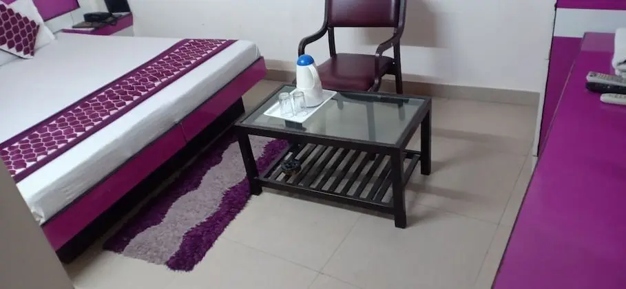 Deluxe Tek Büyük Yataklı Oda ( A/C )