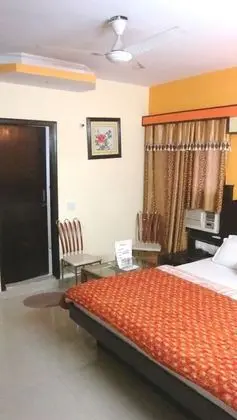 Deluxe Tek Büyük Yataklı Oda ( A/C )