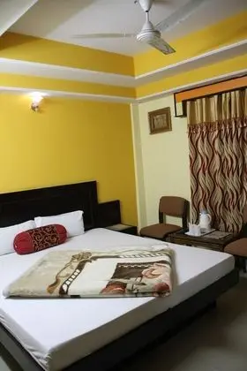 Deluxe Tek Büyük Yataklı Oda ( A/C )