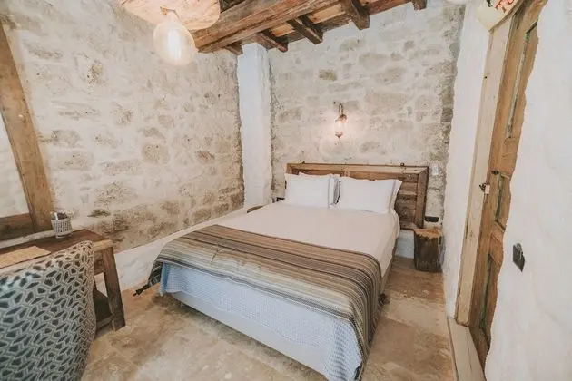 Deluxe Pool Room