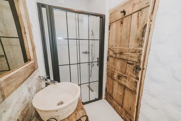 Deluxe Pool Room