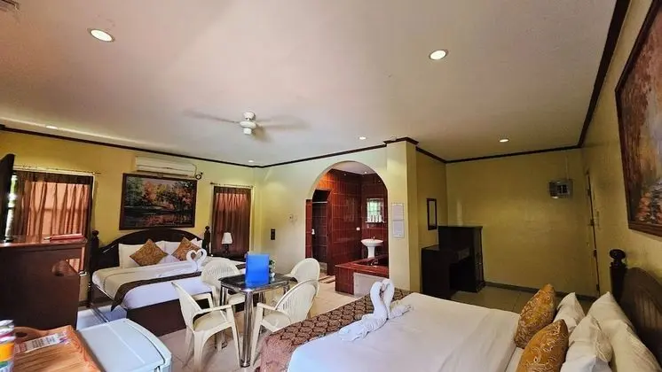 Jacuzzi Suite