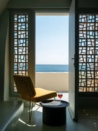 Cueva del mar, Seafront