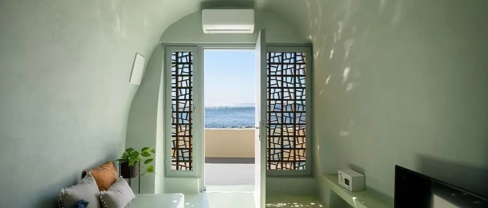 Cueva del mar, Seafront