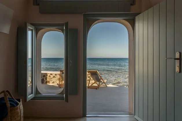 Cueva del Pescador, Seafront