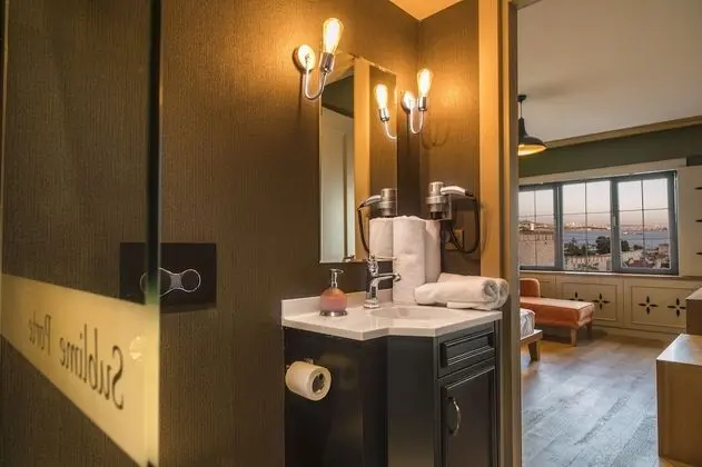 Deluxe Double Room, 1 Bedroom, Partial Sea View, Sea Facing