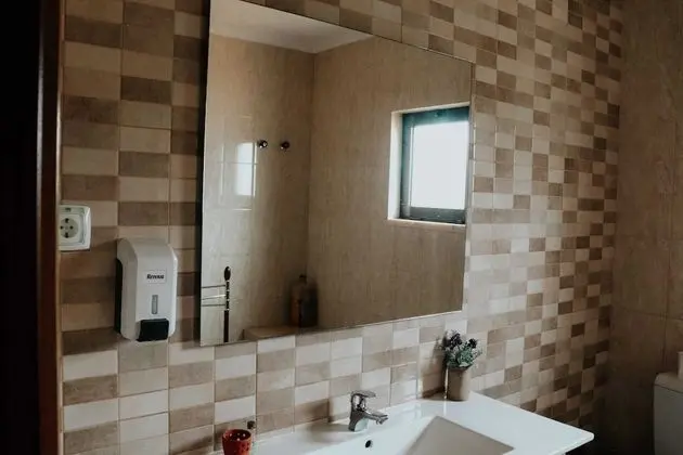 Tek Büyük Yataklı Oda, Ortak Banyo