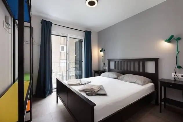 Business Tek Büyük Yataklı Oda