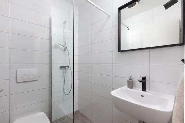 Business Tek Büyük Yataklı Oda