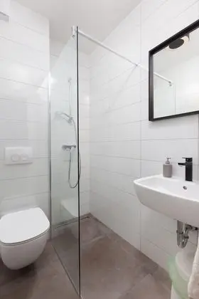 Business Tek Büyük Yataklı Oda