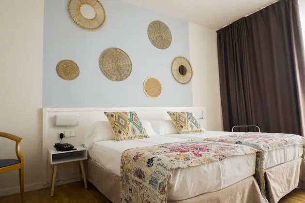 Standard Tek Büyük veya İki Ayrı Yataklı Oda, Balkon