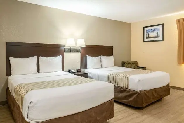 Oda, 2 Büyük (Queen) Boy Yatak, Engellilere Uygun, Sigara İçilmez (Upgrade)