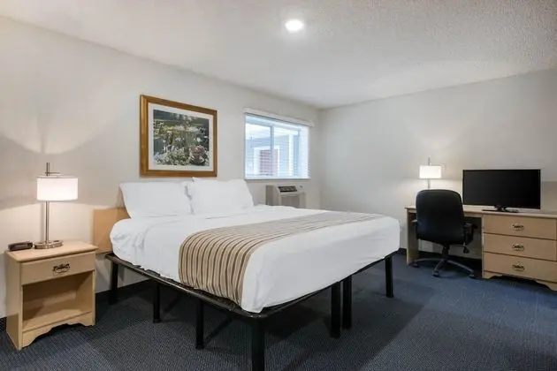 1 King Bed, Efficiency, Nonsmoking