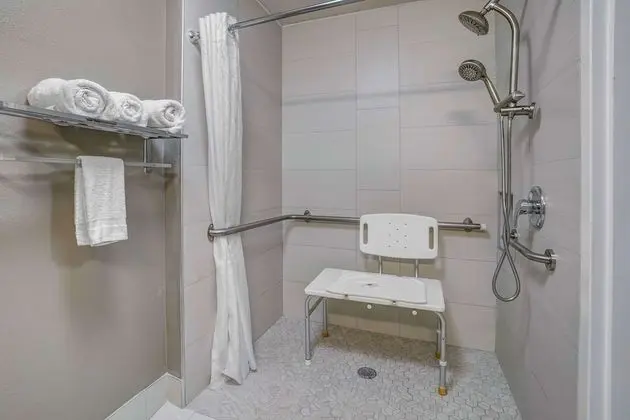 Engellilere uygun banyo