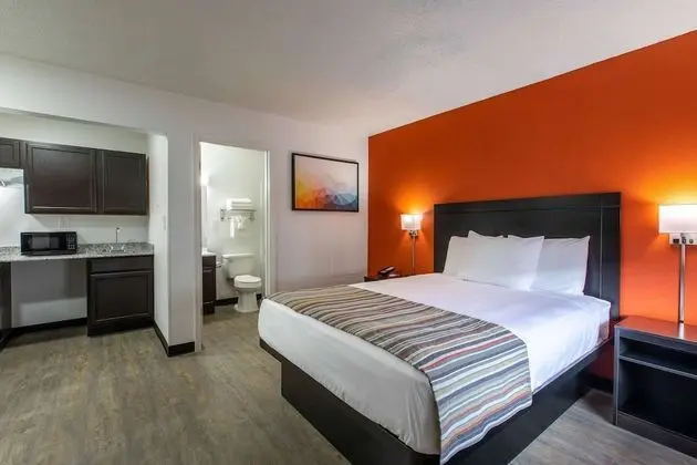 Deluxe Room, 1 Queen Bed, Non-Smoking, Kitchenette