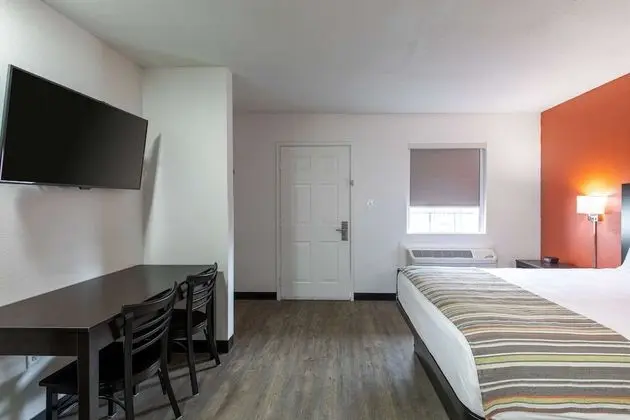 Deluxe Room, 1 Queen Bed, Non-Smoking, Kitchenette