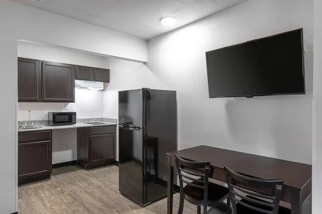 Deluxe Room, 1 Queen Bed, Non-Smoking, Kitchenette
