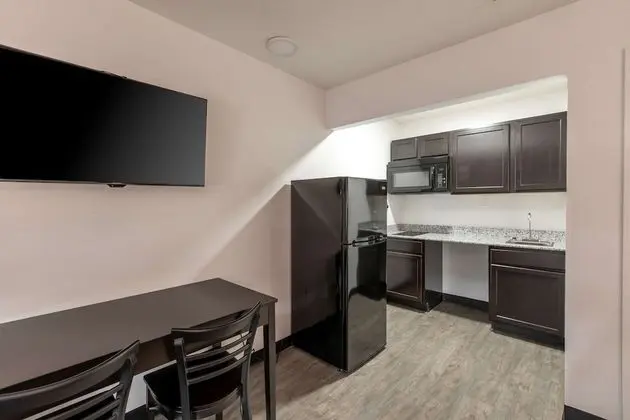 Deluxe Room, 1 Queen Bed, Non-Smoking, Kitchenette