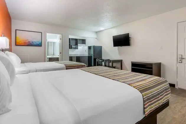 Deluxe Room, 2 Queen Bed, Non-Smoking, Kitchenette