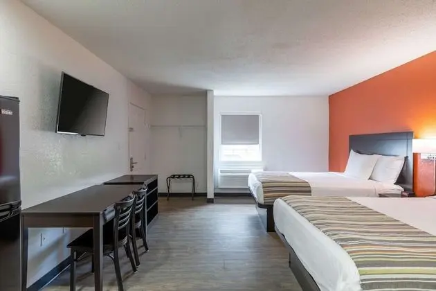 Deluxe Room, 2 Queen Bed, Non-Smoking, Kitchenette