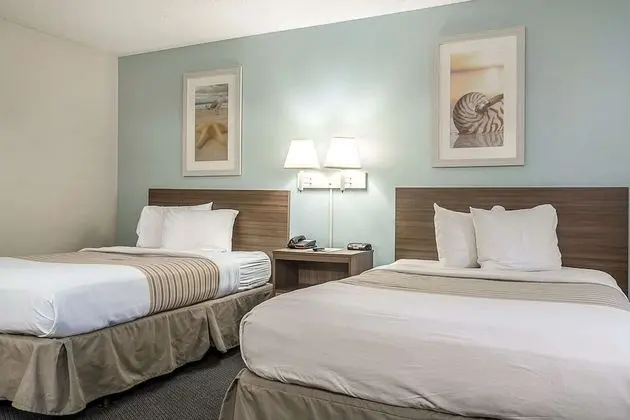 1 King Bed, 1 Queen Bed, Efficiency, Nonsmoking