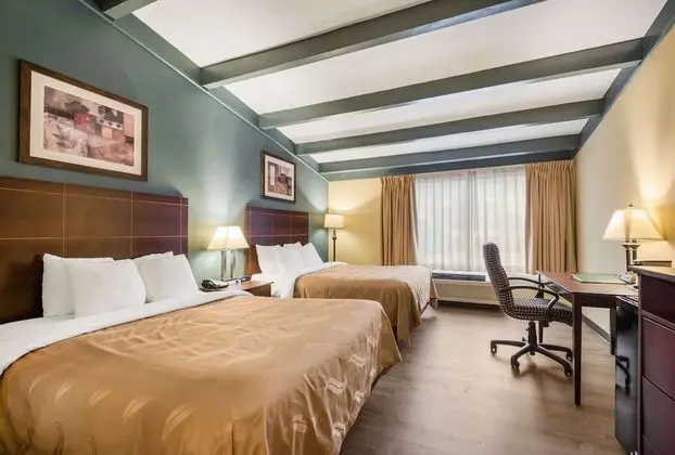 Oda, 2 Büyük (Queen) Boy Yatak, Sigara İçilmez (Efficiency, Pet Friendly)