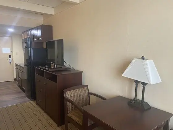 Oda, 2 Büyük (Queen) Boy Yatak, Sigara İçilmez (Efficiency, Pet Friendly)