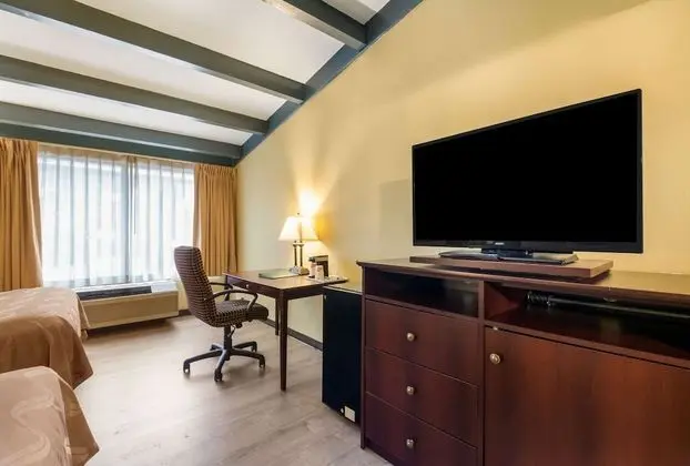 Oda, 2 Büyük (Queen) Boy Yatak, Sigara İçilmez (Efficiency, Pet Friendly)