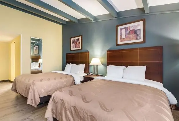 Oda, 2 Büyük (Queen) Boy Yatak, Sigara İçilmez (Efficiency, Pet Friendly)