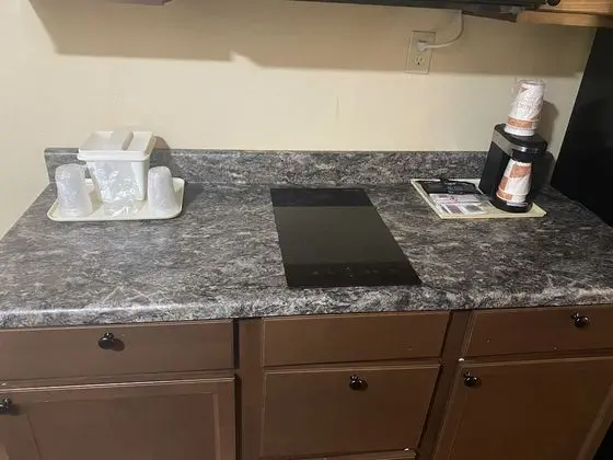 Oda, 2 Büyük (Queen) Boy Yatak, Sigara İçilmez (Efficiency, Pet Friendly)