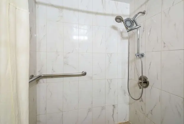 Oda, 2 Büyük (Queen) Boy Yatak, Sigara İçilmez (Efficiency, Pet Friendly)