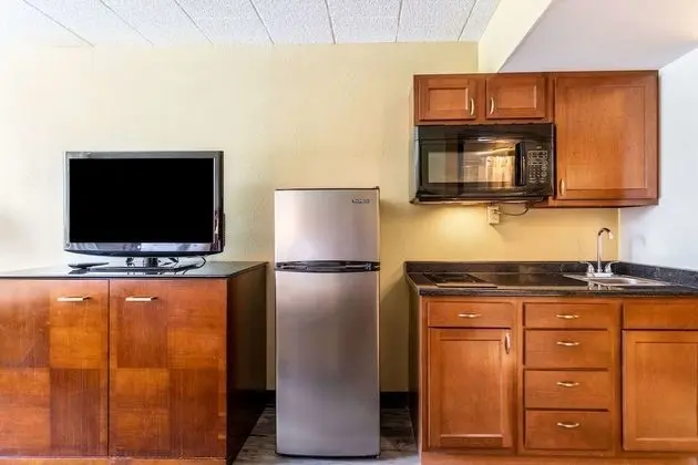 Oda, 2 Büyük (Queen) Boy Yatak, Sigara İçilmez (Efficiency)