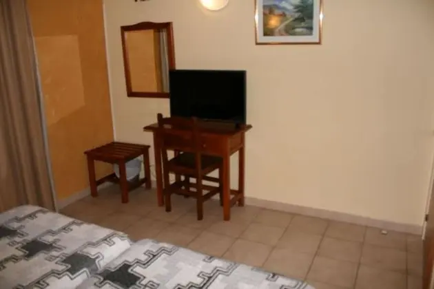 Üç Kişilik Oda