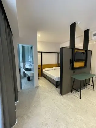 Dört Kişilik Oda, Deniz Manzaralı