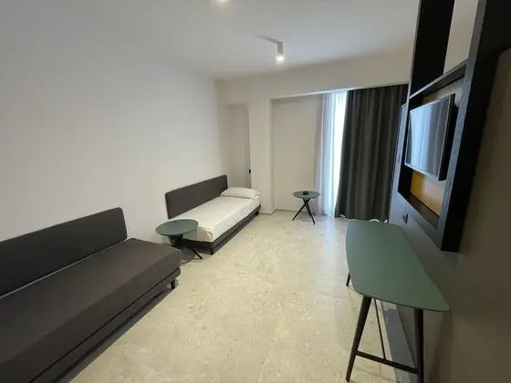 Dört Kişilik Oda, Deniz Manzaralı